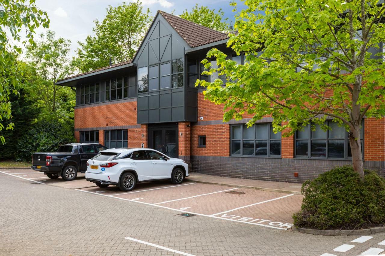 Homely - Watford Premier Apartments Dış mekan fotoğraf